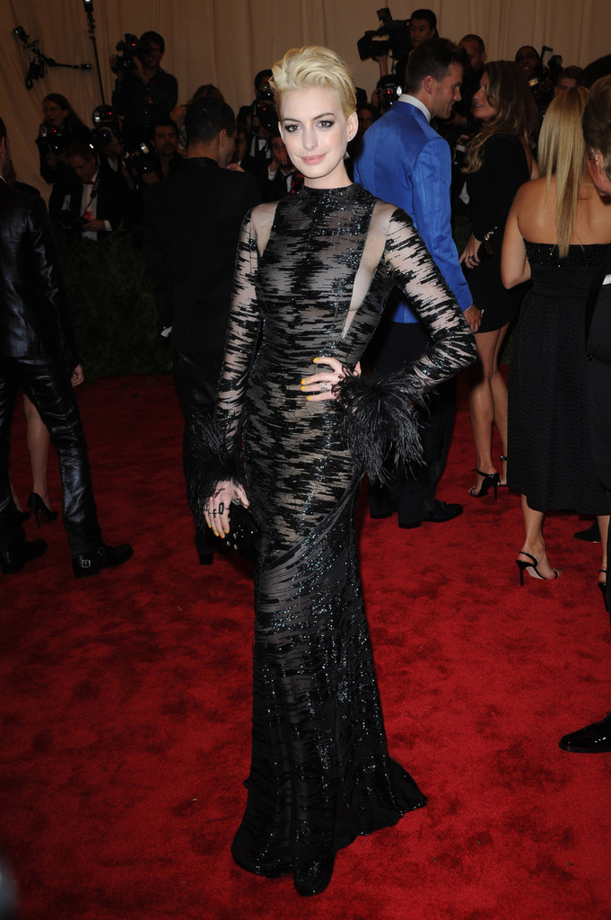 Anne Hathaway Goes Blonde At Met Gala Fashion Trend Seeker