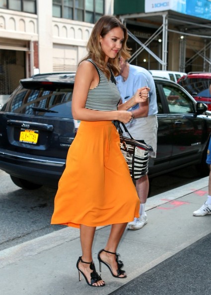 Celebrity Style Jessica Alba Rocks Pop Of Orange With Stripes Fashion Trend Seeker