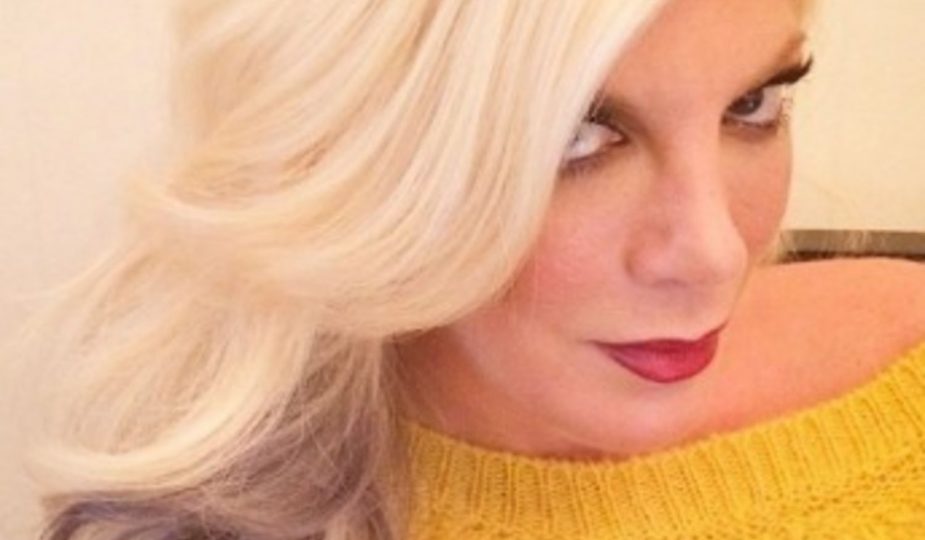 Tori Spelling Shows Off New Gray Tipped Hair Color Fashion Trend