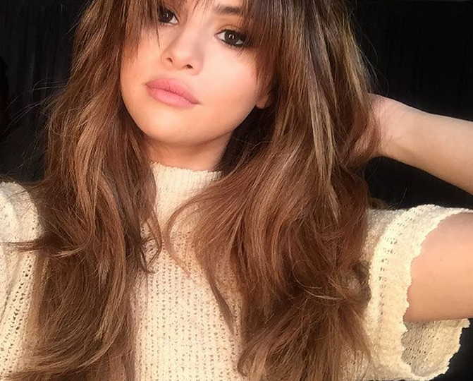 selena gomez hair highlights 2022