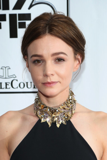 Carey Mulligan Switches Up Her Hair Color From Blonde To Brunette ...